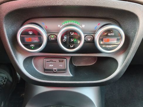 Used 2014 FIAT 500L Trekking w/ Popular Equipment Group FWD image 24