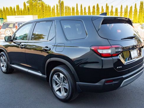 Used 2025 Honda Pilot EX-L image 10