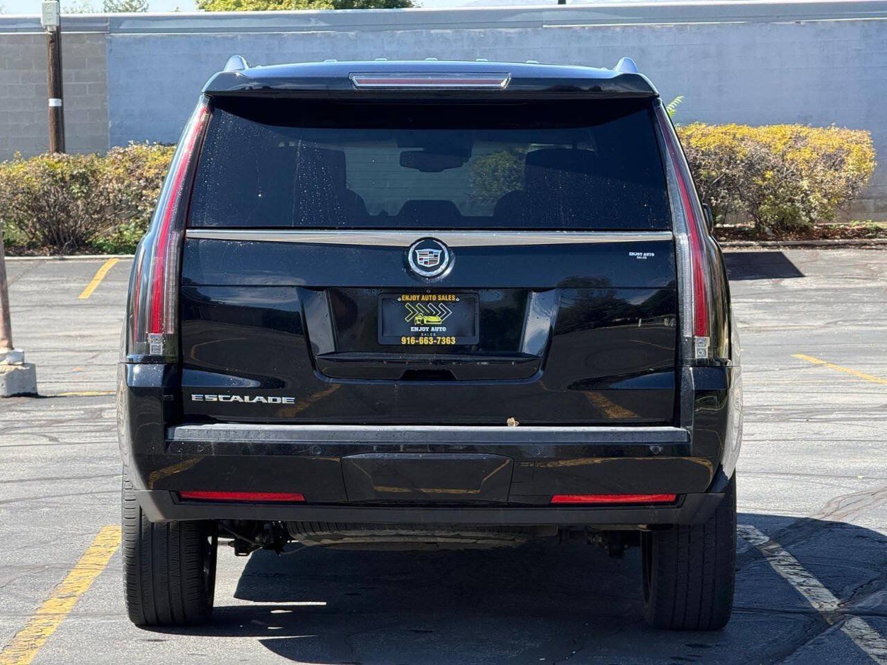 Used 2015 Cadillac Escalade Luxury AWD/4WD image 4