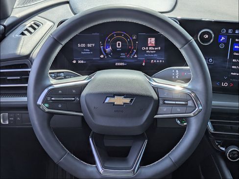 Certified 2025 Chevrolet Traverse LT w/ Driver Confidence Package FWD image 17