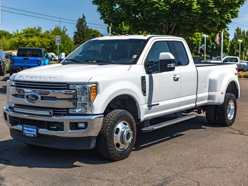 Used 2017 Ford F350 Lariat w/ Camper Package AWD/4WD image 5