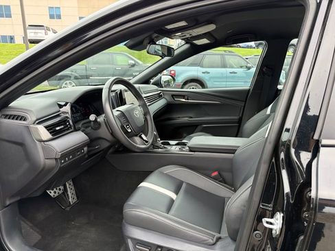 Used 2025 Toyota Camry SE image 18