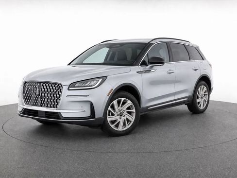 Used 2023 Lincoln Corsair AWD image 3