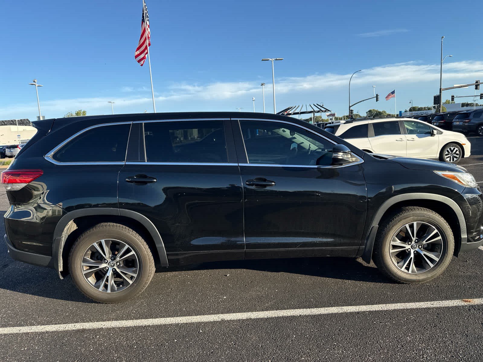 Used 2018 Toyota Highlander LE FWD image 5