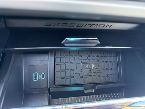 Used 2024 Ford Expedition XLT image 28