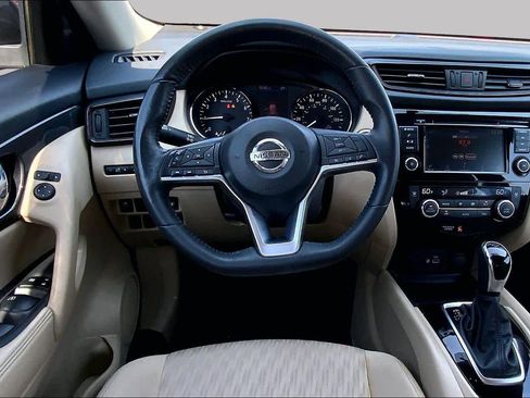 Used 2018 Nissan Rogue SV FWD image 6