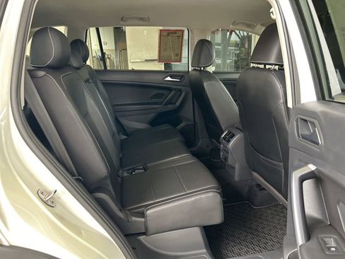 Used 2021 Volkswagen Tiguan SE image 22