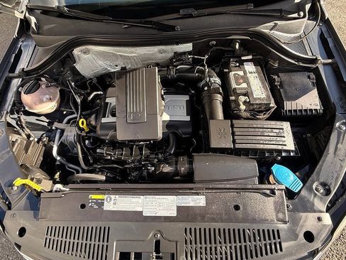 Used 2015 Volkswagen Tiguan S image 5