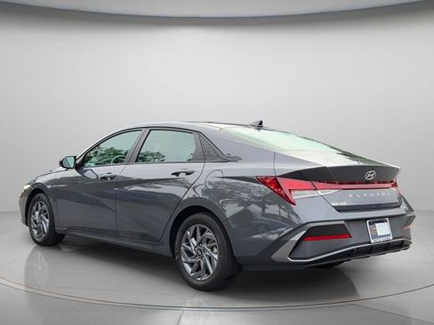 Used 2024 Hyundai Elantra SEL FWD image 6