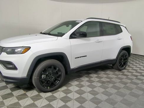 New 2026 Jeep Compass Latitude image 9