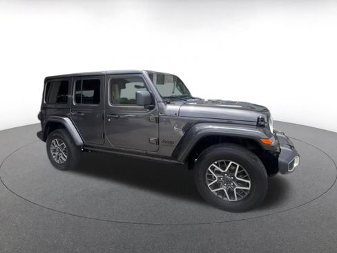 Used 2025 Jeep Wrangler Unlimited Sahara AWD/4WD image 2