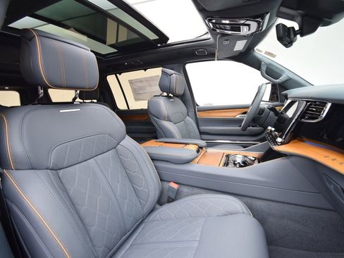 New 2024 Jeep Grand Wagoneer Series III AWD/4WD image 17