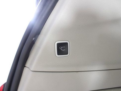 Used 2023 Chrysler Pacifica Touring-L w/ Uconnect Theater Family Group image 23