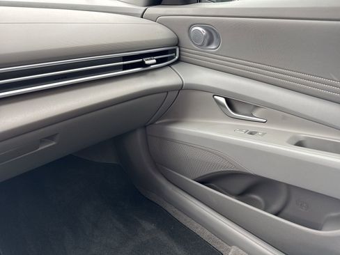 Certified 2025 Hyundai Elantra Sport image 26