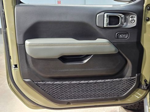 Used 2025 Jeep Gladiator Mojave w/ Convenience Group image 20