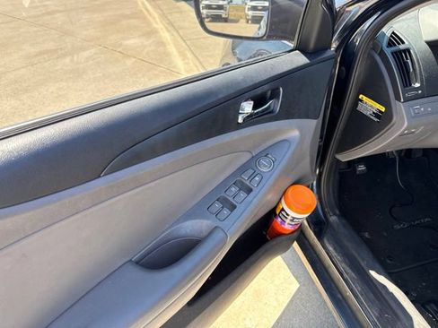 Used 2012 Hyundai Sonata SE w/ Navigation & Sunroof Pkg FWD image 5