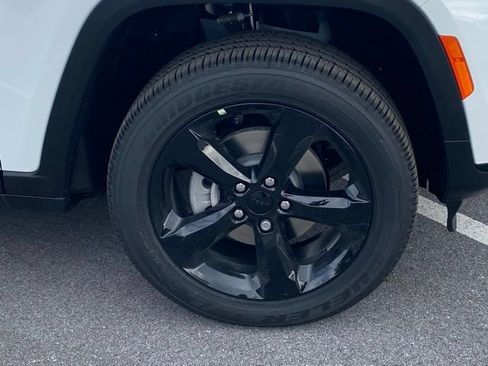 New 2025 Jeep Grand Cherokee L Altitude AWD/4WD image 11