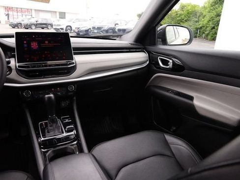 Used 2025 Jeep Compass Limited AWD/4WD image 24