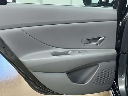 Used 2024 Hyundai Elantra SEL FWD image 18