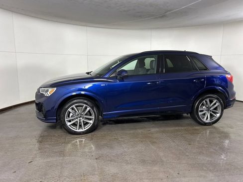 Used 2025 Audi Q3 2.0T Premium w/ Convenience Package image 4