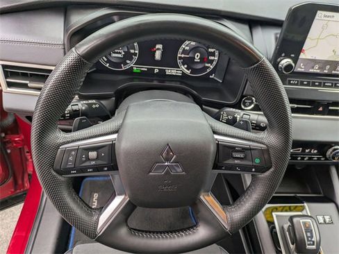 Used 2023 Mitsubishi Outlander SE image 17