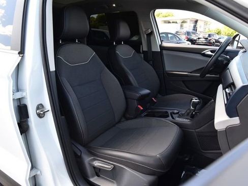 Certified 2023 Volkswagen Taos SE w/ Panoramic Sunroof Package AWD/4WD image 20