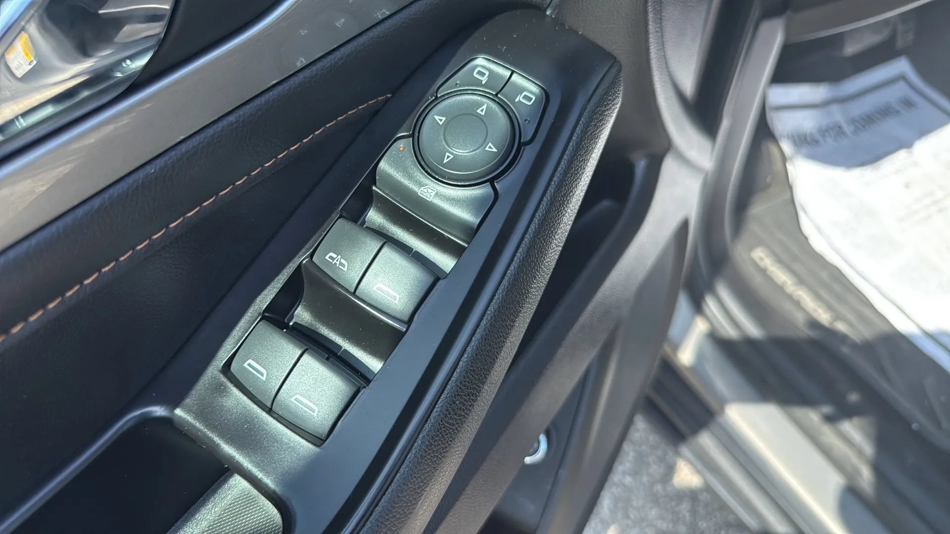 Used 2018 Chevrolet Traverse LT FWD image 14