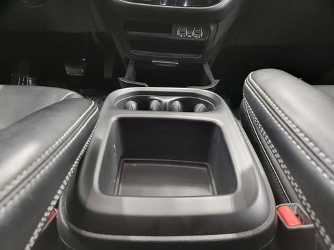 Used 2025 Chrysler Pacifica Select image 16