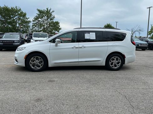 Used 2022 Chrysler Pacifica Limited FWD image 4