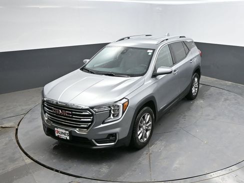 Used 2024 GMC Terrain SLT AWD/4WD image 13