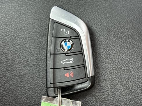Used 2025 BMW 330i xDrive Sedan AWD/4WD image 24