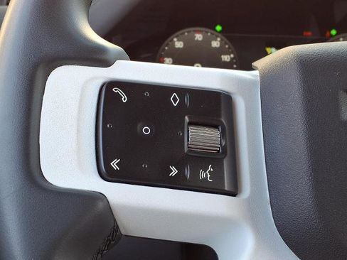 Used 2023 Land Rover Defender 90 SE image 12