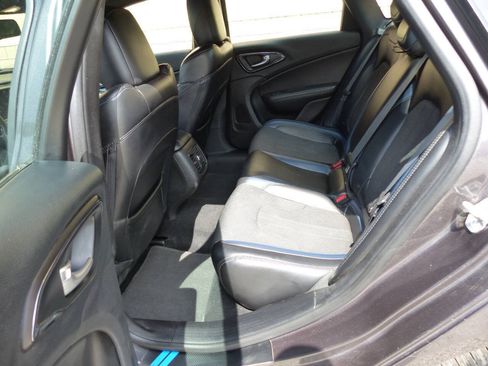 Used 2015 Chrysler 200 S w/ Navigation & Sound Group I FWD image 33