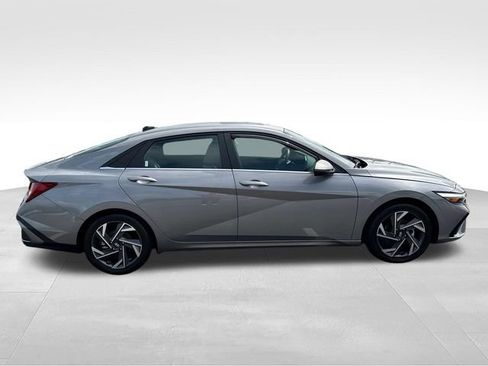 Used 2024 Hyundai Elantra Limited FWD image 6