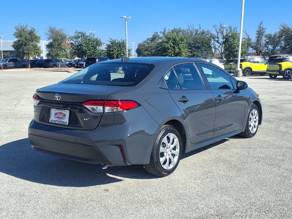 Used 2026 Toyota Corolla LE FWD image 5