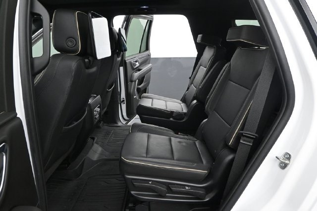 Used 2023 GMC Yukon SLT w/ SLT Premium Package RWD image 14