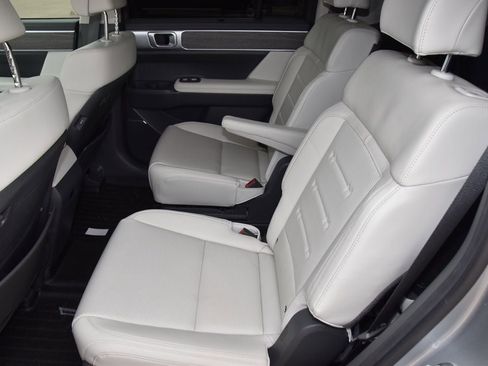 Used 2024 Hyundai Santa Fe Calligraphy image 11