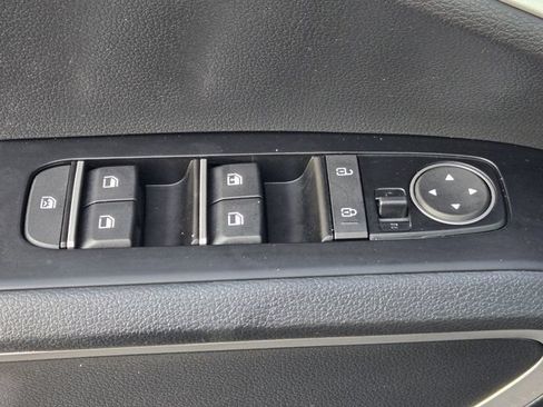 Certified 2025 Kia Soul LX w/ LX Technology Package FWD image 23