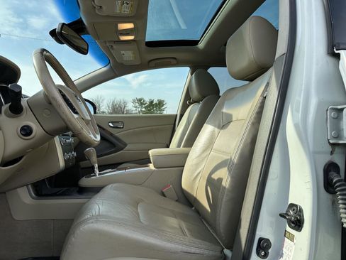 Used 2011 Nissan Murano LE w/ Navigation Pkg image 11