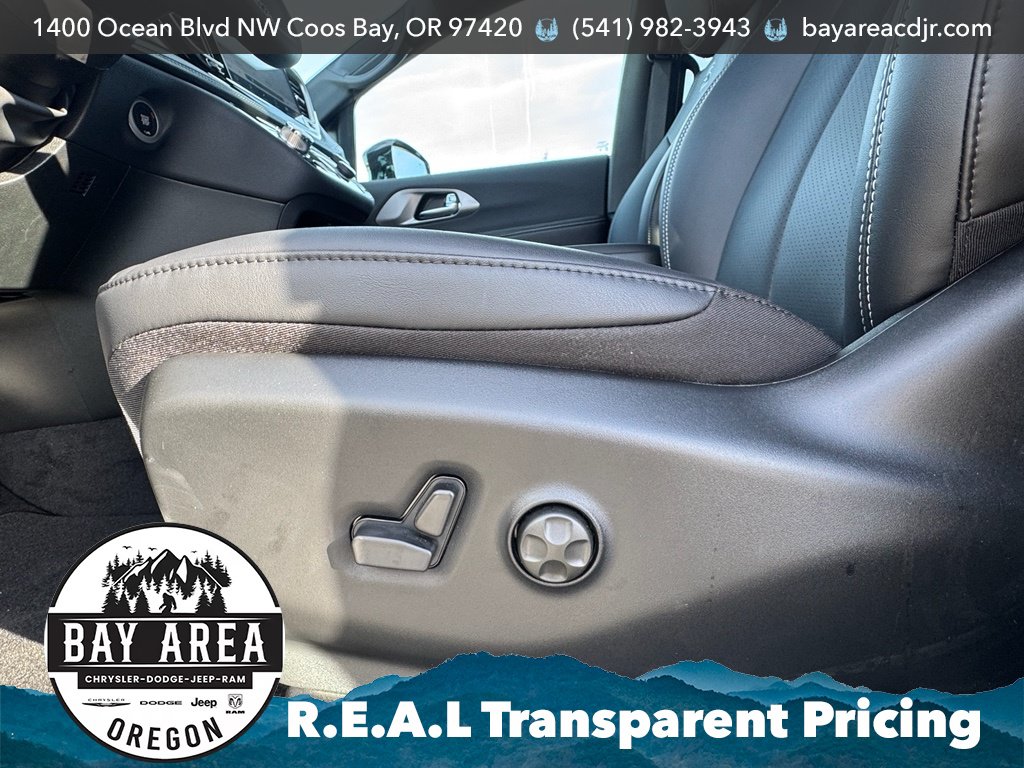 New 2026 Chrysler Pacifica Select w/ S Appearance Package FWD image 15