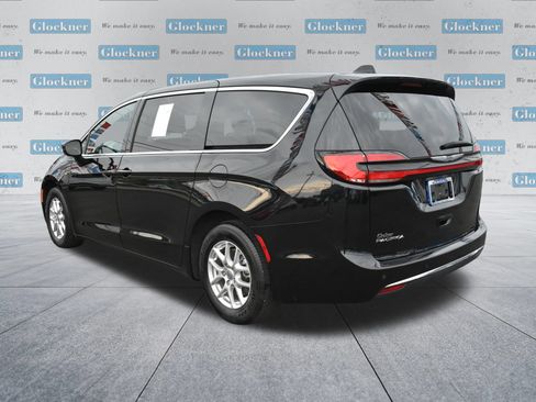 Used 2025 Chrysler Pacifica Select FWD image 8