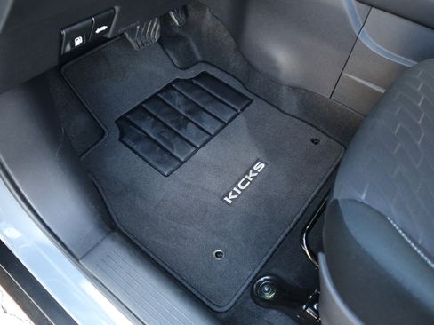 Used 2024 Nissan Kicks SV image 42