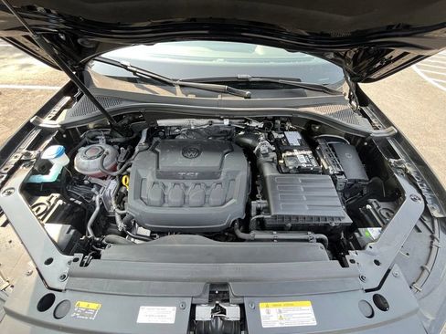 Certified 2024 Volkswagen Tiguan SE R-Line AWD/4WD image 32