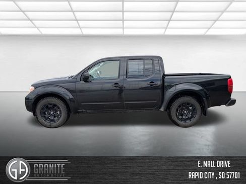 Used 2021 Nissan Frontier SV w/ Midnight Edition Floor Mats AWD/4WD image 2