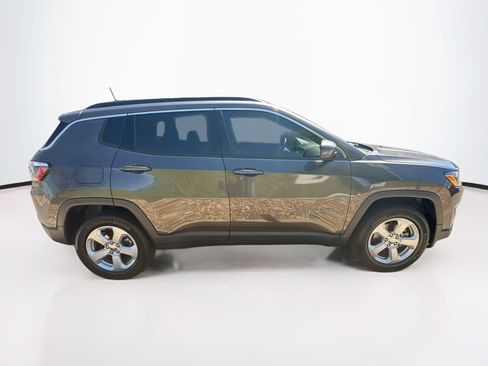 Used 2018 Jeep Compass Latitude w/ Popular Equipment Group AWD/4WD image 10