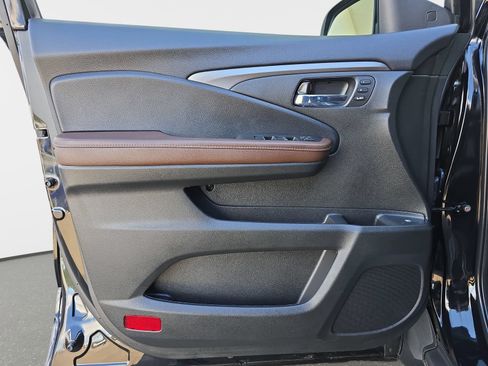 Certified 2025 Honda Ridgeline RTL image 25