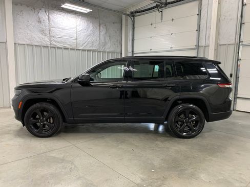 Used 2023 Jeep Grand Cherokee L Laredo AWD/4WD image 3