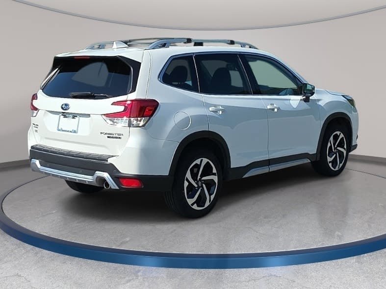 Used 2023 Subaru Forester Touring AWD/4WD image 5