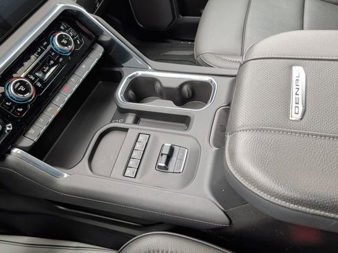 Used 2025 GMC Sierra 3500 Denali w/ Denali Reserve Package image 26