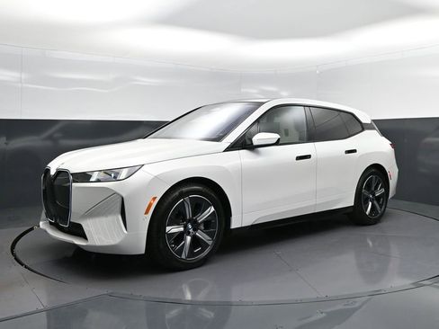 New 2026 BMW iX xDrive45 w/ Premium Package image 3